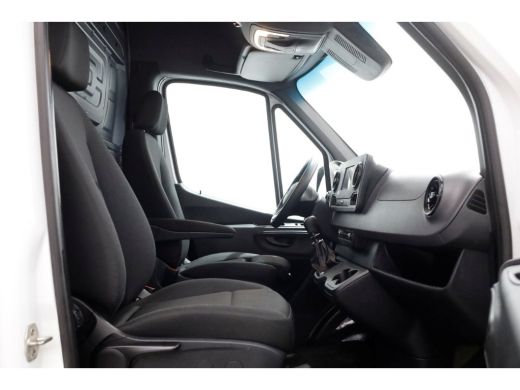 Mercedes-Benz Sprinter 311 CDI 115pk RWD L2H2 Servicewagen Airco/Camera/230V 07-2020 ActivLease financial lease