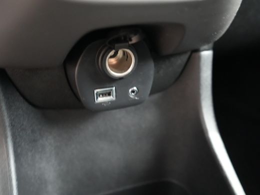 Peugeot 108 1.0 e-VTi Active | Achterbank in delen neerklapbaar | Airco | Audio installatie ActivLease financial lease