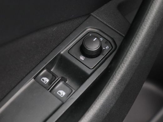 Skoda Kamiq 1.0 TSi 110 Pk Automaat Ambition | Cruise Control | Carplay | Privacy Glass | Sensoren | Camera |... ActivLease financial lease