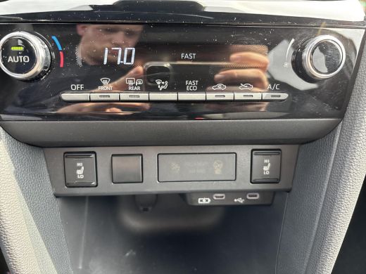 Toyota Yaris Cross 1.5 Hybrid 115 First Edition | All-in prijs | Apple/Android | Camera | Navigatie | ActivLease financial lease