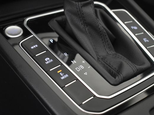 Volkswagen Passat Variant 1.4 TSI PHEV GTE Business 218pk Panorama dak | Lederbeklding | Trekhaak | Stoelverwarming... ActivLease financial lease