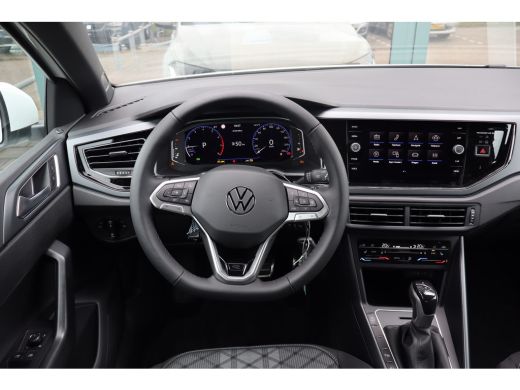 Volkswagen Polo 95PK R-Line Edition Inclusief € 2000,- inruilvoordeel.| 'App-Connect' draadloze smartphone integr... ActivLease financial lease