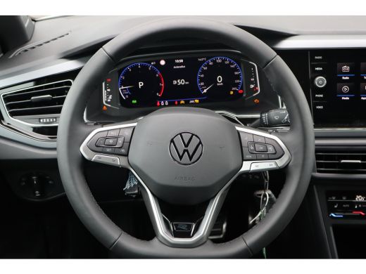 Volkswagen Polo 95PK R-Line Edition Inclusief € 2000,- inruilvoordeel.| 'App-Connect' draadloze smartphone integr... ActivLease financial lease