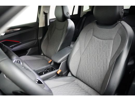 Volkswagen Tiguan 1.5 eTSI 150PK DSG-7 Life Edition | TREKHAAK | STANDKACHEL | APP CONNECT | CAMERA | 17 INCH | LED ActivLease financial lease