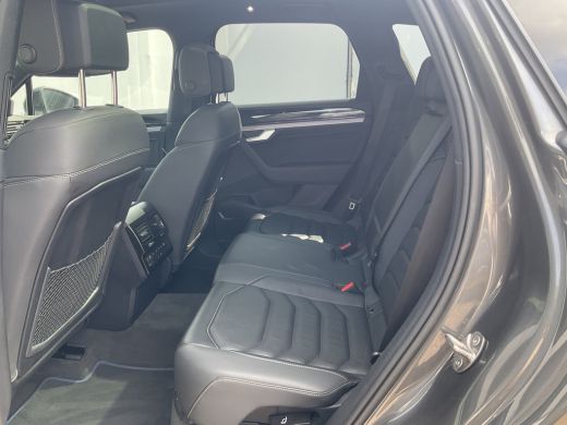 Volkswagen Touareg 3.0 TSI 4MOTION R 462PK PHEV Pano Elek.Trekhaak [3500KG] Luchtvering Matrix Memory VOL! ActivLease financial lease