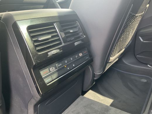 Volkswagen Touareg 3.0 TSI 4MOTION R 462PK PHEV Pano Elek.Trekhaak [3500KG] Luchtvering Matrix Memory VOL! ActivLease financial lease
