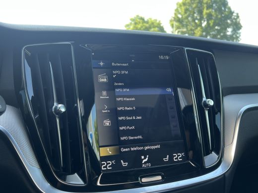 Volvo  V60 Cross Country T5 AWD Pro | Trekhaak | Panoramadak | Apple carplay/Android auto | Massage Stoelen ... ActivLease financial lease