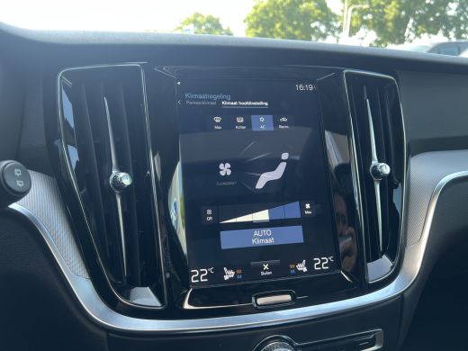 Volvo  V60 Cross Country T5 AWD Pro | Trekhaak | Panoramadak | Apple carplay/Android auto | Massage Stoelen ... ActivLease financial lease