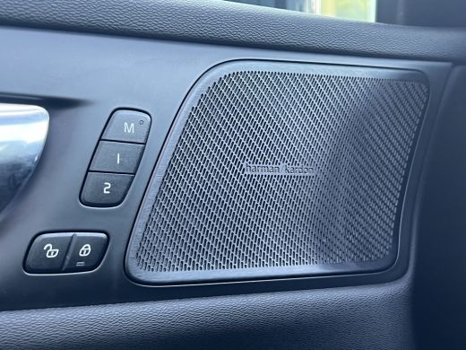 Volvo  V60 Cross Country T5 AWD Pro | Trekhaak | Panoramadak | Apple carplay/Android auto | Massage Stoelen ... ActivLease financial lease