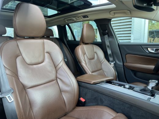 Volvo  V60 Cross Country T5 AWD Pro | Trekhaak | Panoramadak | Apple carplay/Android auto | Massage Stoelen ... ActivLease financial lease