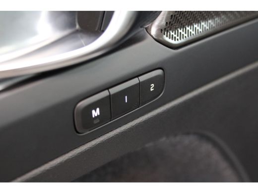 Volvo  XC40 T4 211PK Plus Dark Black Pack | Voorruit verwarming | Trekhaak | PDC + 360 Camera | Adaptive Crui... ActivLease financial lease