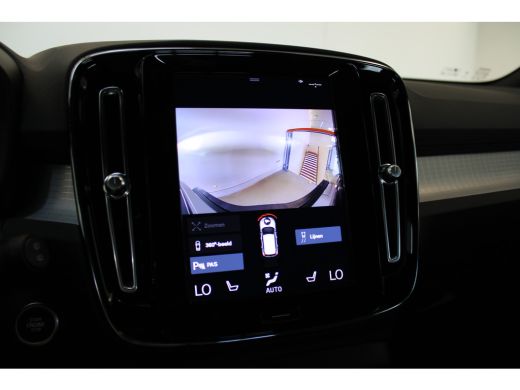 Volvo  XC40 T4 211PK Plus Dark Black Pack | Voorruit verwarming | Trekhaak | PDC + 360 Camera | Adaptive Crui... ActivLease financial lease