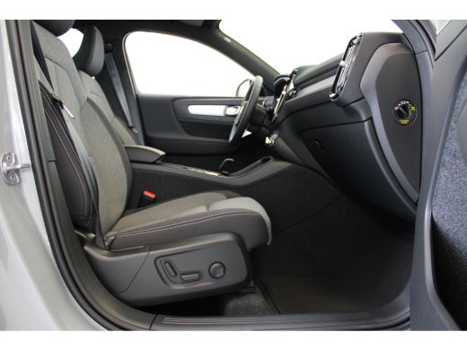 Volvo  XC40 T4 211PK Plus Dark Black Pack | Voorruit verwarming | Trekhaak | PDC + 360 Camera | Adaptive Crui... ActivLease financial lease