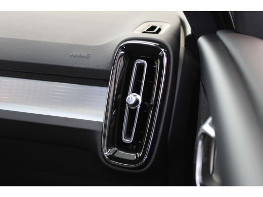 Volvo  XC40 T4 211PK Plus Dark Black Pack | Voorruit verwarming | Trekhaak | PDC + 360 Camera | Adaptive Crui... ActivLease financial lease