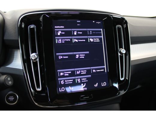 Volvo  XC40 T4 211PK Plus Dark Black Pack | Voorruit verwarming | Trekhaak | PDC + 360 Camera | Adaptive Crui... ActivLease financial lease