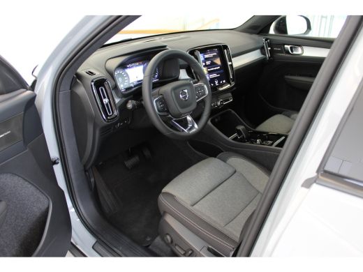 Volvo  XC40 T4 211PK Plus Dark Black Pack | Voorruit verwarming | Trekhaak | PDC + 360 Camera | Adaptive Crui... ActivLease financial lease