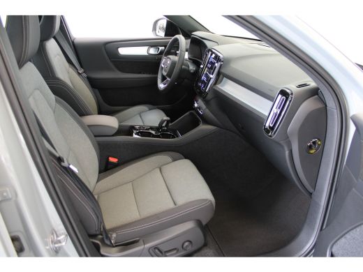 Volvo  XC40 T4 211PK Plus Dark Black Pack | Voorruit verwarming | Trekhaak | PDC + 360 Camera | Adaptive Crui... ActivLease financial lease