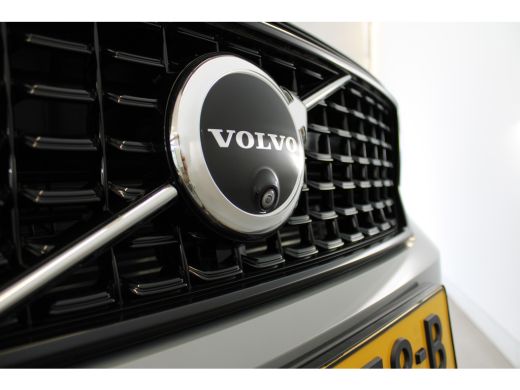 Volvo  XC40 T4 211PK Plus Dark Black Pack | Voorruit verwarming | Trekhaak | PDC + 360 Camera | Adaptive Crui... ActivLease financial lease