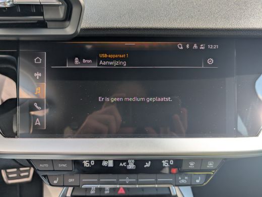 Audi A3 Sportback 30 TFSI S edition | Carplay | Navi | Climate | Keyless | Matrix LED | Dealeronderhouden ActivLease financial lease