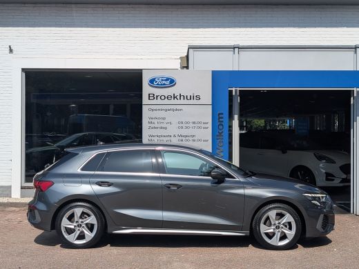 Audi A3 Sportback 30 TFSI S edition | Carplay | Navi | Climate | Keyless | Matrix LED | Dealeronderhouden ActivLease financial lease