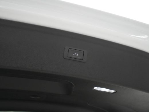 Audi Q5 50 TFSI e 299 pk S-Line edition Panorama Alcantara Stoelverwarming Acc 69 ActivLease financial lease