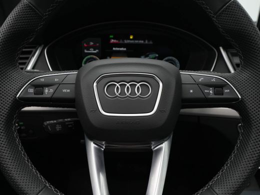 Audi Q5 50 TFSI e 299 pk S-Line edition Panorama Alcantara Stoelverwarming Acc 69 ActivLease financial lease