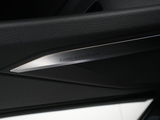 Audi Q8 Sportback e-tron 55 quattro 408pk S-Line Edition 115 kWh Panorama Trekhaak 360 camera Bang & Olufsen Luchtvering C... ActivLease financial lease