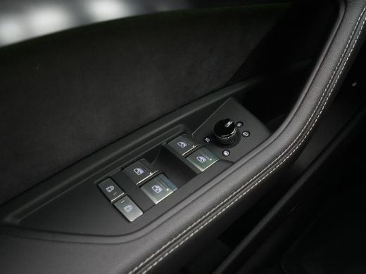 Audi Q8 Sportback e-tron 55 quattro 408pk S-Line Edition 115 kWh Panorama Trekhaak 360 camera Bang & Olufsen Luchtvering C... ActivLease financial lease