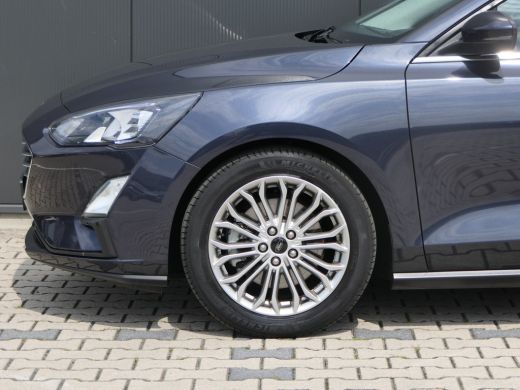 Ford Focus 1.0 EcoBoost Hybrid Titanium X | Winterpack | Camera | Elektrische Achterklep | 17 Inch | Keyless ActivLease financial lease