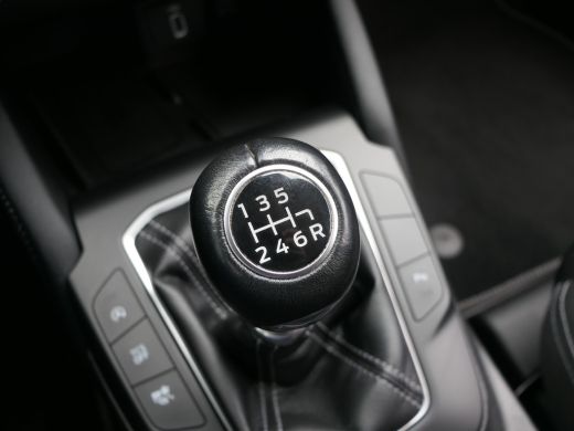 Ford Focus 1.0 EcoBoost Hybrid Titanium X | Winterpack | Camera | Elektrische Achterklep | 17 Inch | Keyless ActivLease financial lease