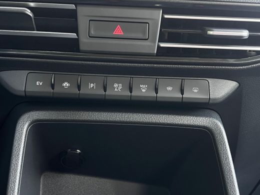 Ford Tourneo Connect 100km Elektrisch Rijbereik | Camera | 1400kg Trekgewicht | 17 inch licht metaal | 7-persoons uitv... ActivLease financial lease