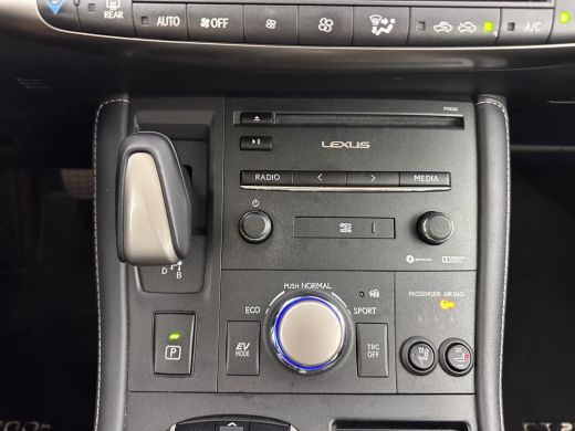 Lexus CT 200h Edition 30 Aut. *FULL-LED | NAVI-FULLMAP | COMFORT-SEATS | CAMERA | KEYLESS | ECC | PDC | CR... ActivLease financial lease