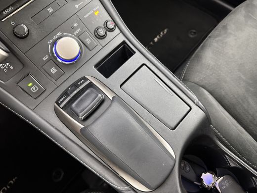 Lexus CT 200h Edition 30 Aut. *FULL-LED | NAVI-FULLMAP | COMFORT-SEATS | CAMERA | KEYLESS | ECC | PDC | CR... ActivLease financial lease