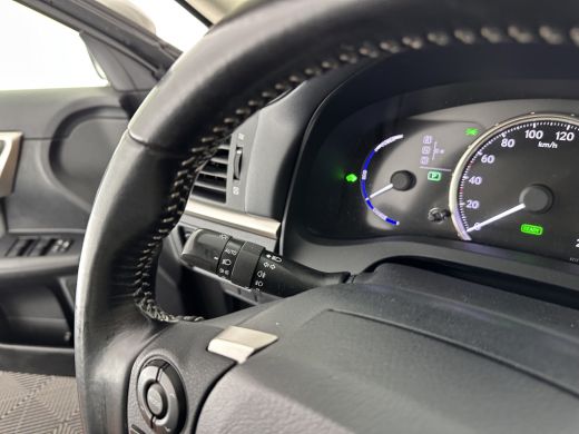 Lexus CT 200h Edition 30 Aut. *FULL-LED | NAVI-FULLMAP | COMFORT-SEATS | CAMERA | KEYLESS | ECC | PDC | CR... ActivLease financial lease