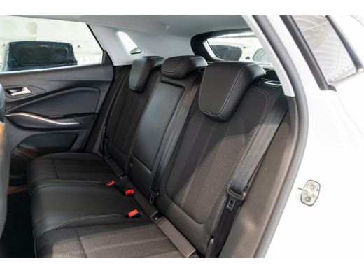 Opel Grandland 1.2 Turbo 130PK Level 4 | Stoel & Stuurverwarming | AGR | Parkeersensoren Voor & Achter | Verwarm... ActivLease financial lease