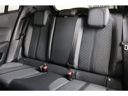 Peugeot 2008 1.2 PureTech 100PK Allure | Navi | Clima | Cruise | Camera | Parkeersensoren | 17" Lichtmetaal | ActivLease financial lease