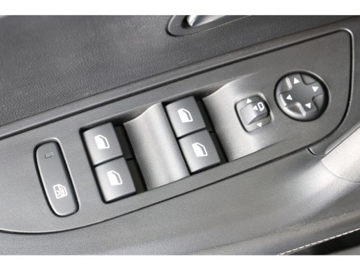 Peugeot 2008 1.2 PureTech 100PK Allure | Navi | Clima | Cruise | Camera | Parkeersensoren | 17" Lichtmetaal | ActivLease financial lease