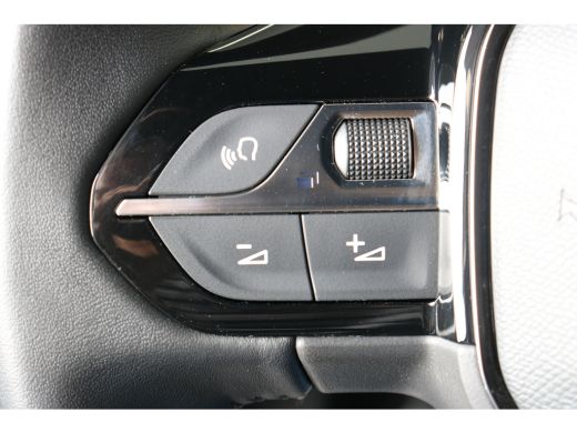 Peugeot 2008 1.2 PureTech 130PK Allure | Navi | Clima | Cruise | Camera | Parkeersensoren | 17" Lichtmetaal | ... ActivLease financial lease