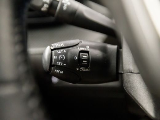 Peugeot 2008 1.2 PureTech Allure Sport (VIRTUAL COCKPIT, APPLE CARPLAY, LEDER, GROOT NAVI, STOELVERWARMING, 36... ActivLease financial lease
