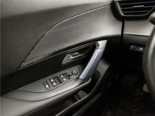 Peugeot 2008 1.2 PureTech Allure Sport (VIRTUAL COCKPIT, APPLE CARPLAY, LEDER, GROOT NAVI, STOELVERWARMING, 36... ActivLease financial lease