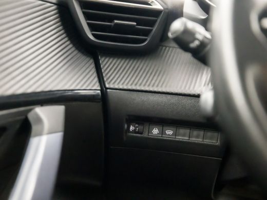 Peugeot 2008 1.2 PureTech Allure Sport (VIRTUAL COCKPIT, APPLE CARPLAY, LEDER, GROOT NAVI, STOELVERWARMING, 36... ActivLease financial lease