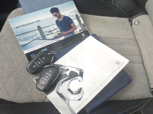 Peugeot 208 1.2 PureTech GT Pack | Navigatie | Camera | Panoramadak | Full LED | Stoelverwarming | Keyless | ActivLease financial lease