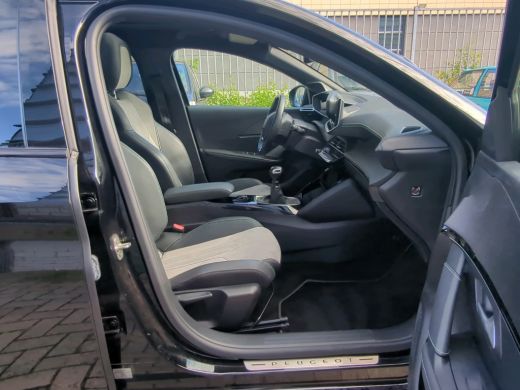 Peugeot 208 1.2 PureTech GT Pack | Navigatie | Camera | Panoramadak | Full LED | Stoelverwarming | Keyless | ActivLease financial lease