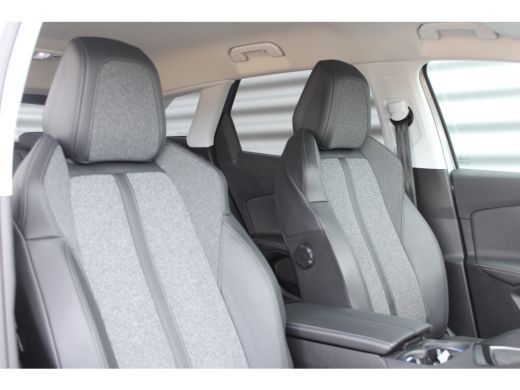 Peugeot 3008 1.2 PURETECH 130PK ALLURE / NAVI / LEDER / CLIMA / LED / PDC / 19" LMV / KEYLESS / CAMERA / AFN. ... ActivLease financial lease