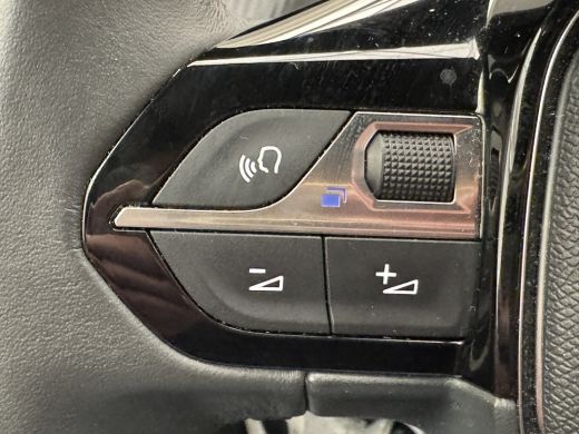 Peugeot e-2008 EV Allure 54 kWh | Navigatie | Camera | Apple Carplay/Android Auto | | Achterspoiler | Bandenspan... ActivLease financial lease