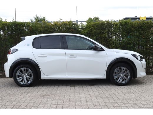 Peugeot e-208 EV Allure 50 kWh | Cruise Control | PDC | Carplay | LMV | LED ActivLease financial lease