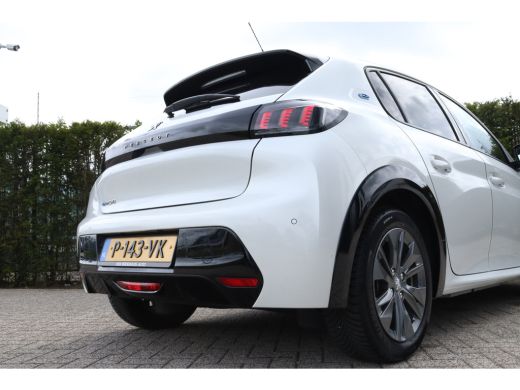 Peugeot e-208 EV Allure 50 kWh | Cruise Control | PDC | Carplay | LMV | LED ActivLease financial lease