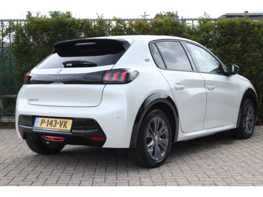 Peugeot e-208 EV Allure 50 kWh | Cruise Control | PDC | Carplay | LMV | LED ActivLease financial lease