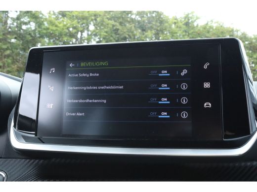Peugeot e-208 EV Allure 50 kWh | Cruise Control | PDC | Carplay | LMV | LED ActivLease financial lease