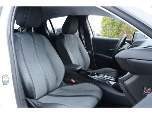 Peugeot e-208 EV Allure 50 kWh | Cruise Control | PDC | Carplay | LMV | LED ActivLease financial lease